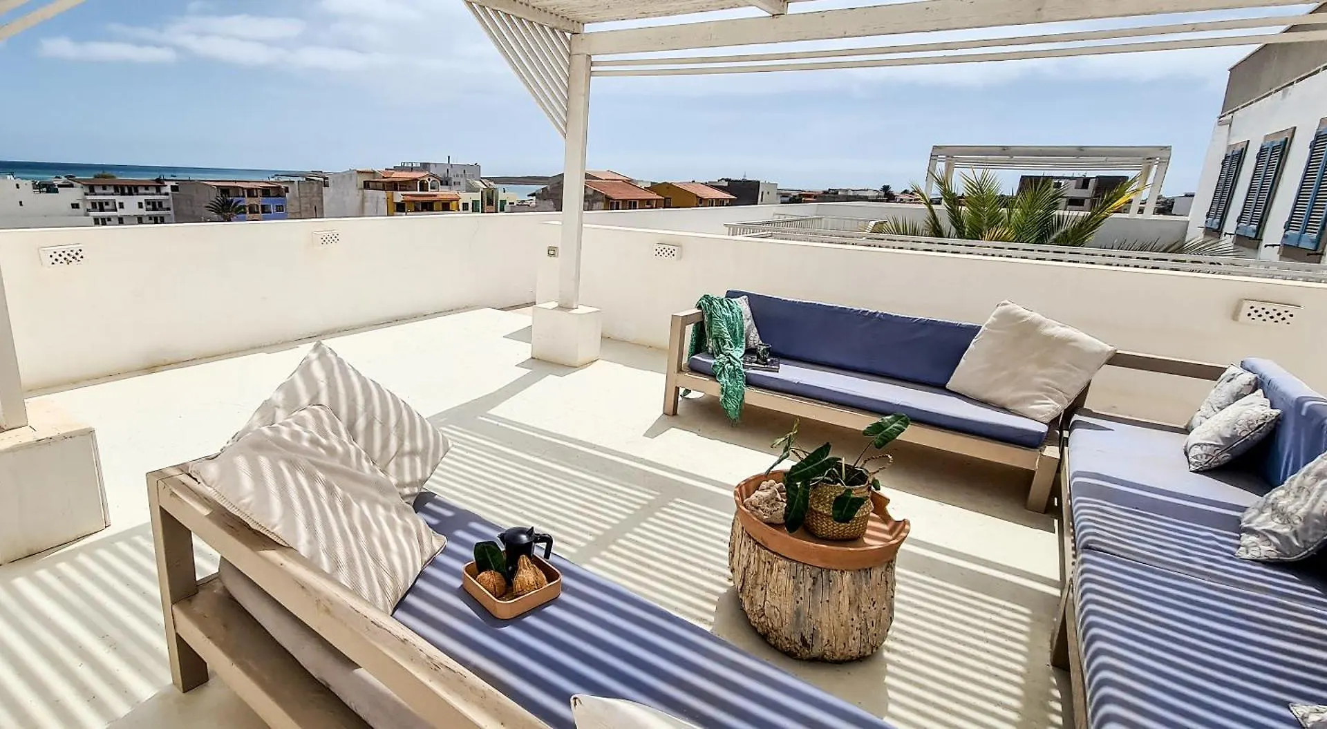 Apartment Chic Surf-Inspired Mezzanine Studio 